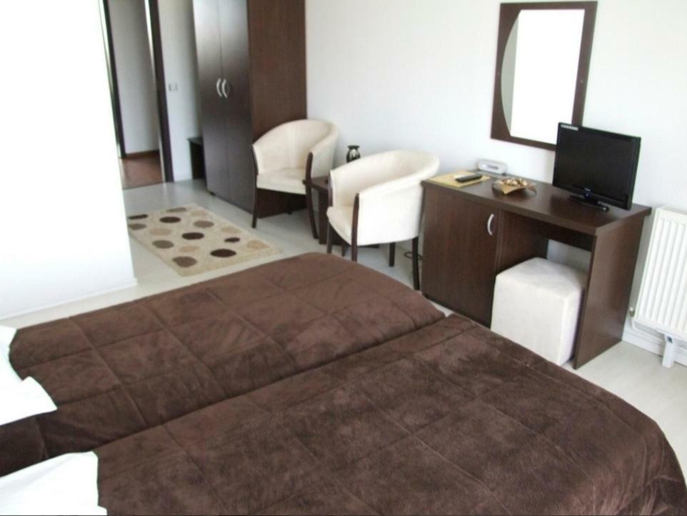 Hotel Plaisir Ploieşti Esterno foto