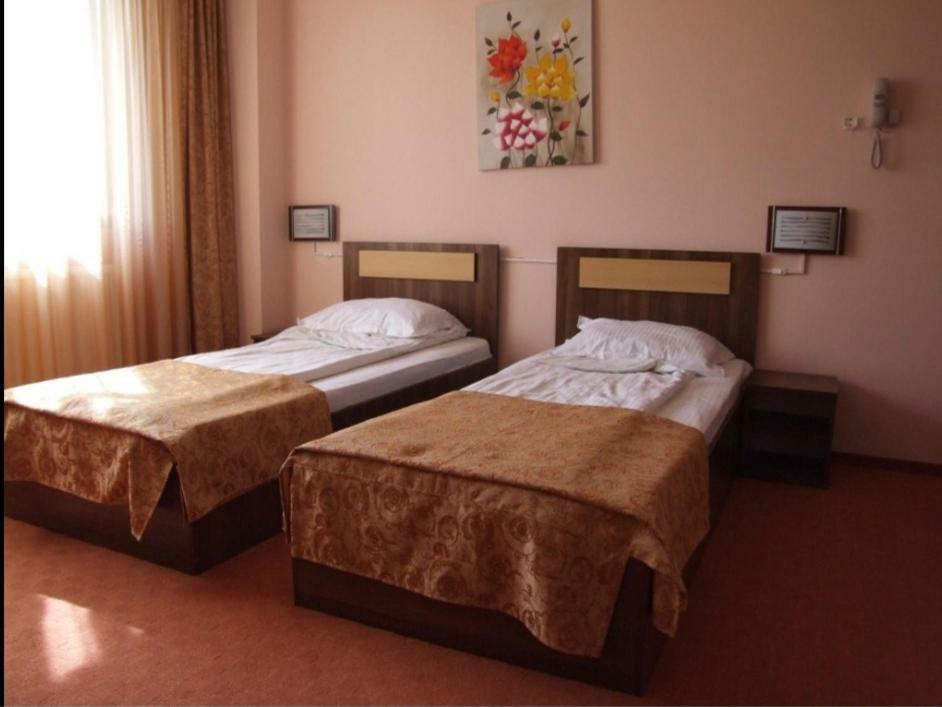 Hotel Plaisir Ploieşti Esterno foto