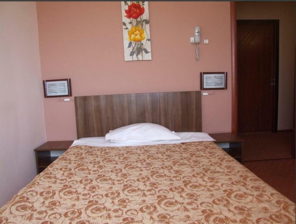 Hotel Plaisir Ploieşti Esterno foto