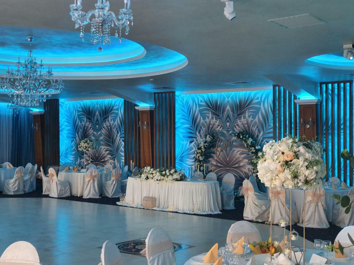 Hotel Plaisir Ploieşti Esterno foto