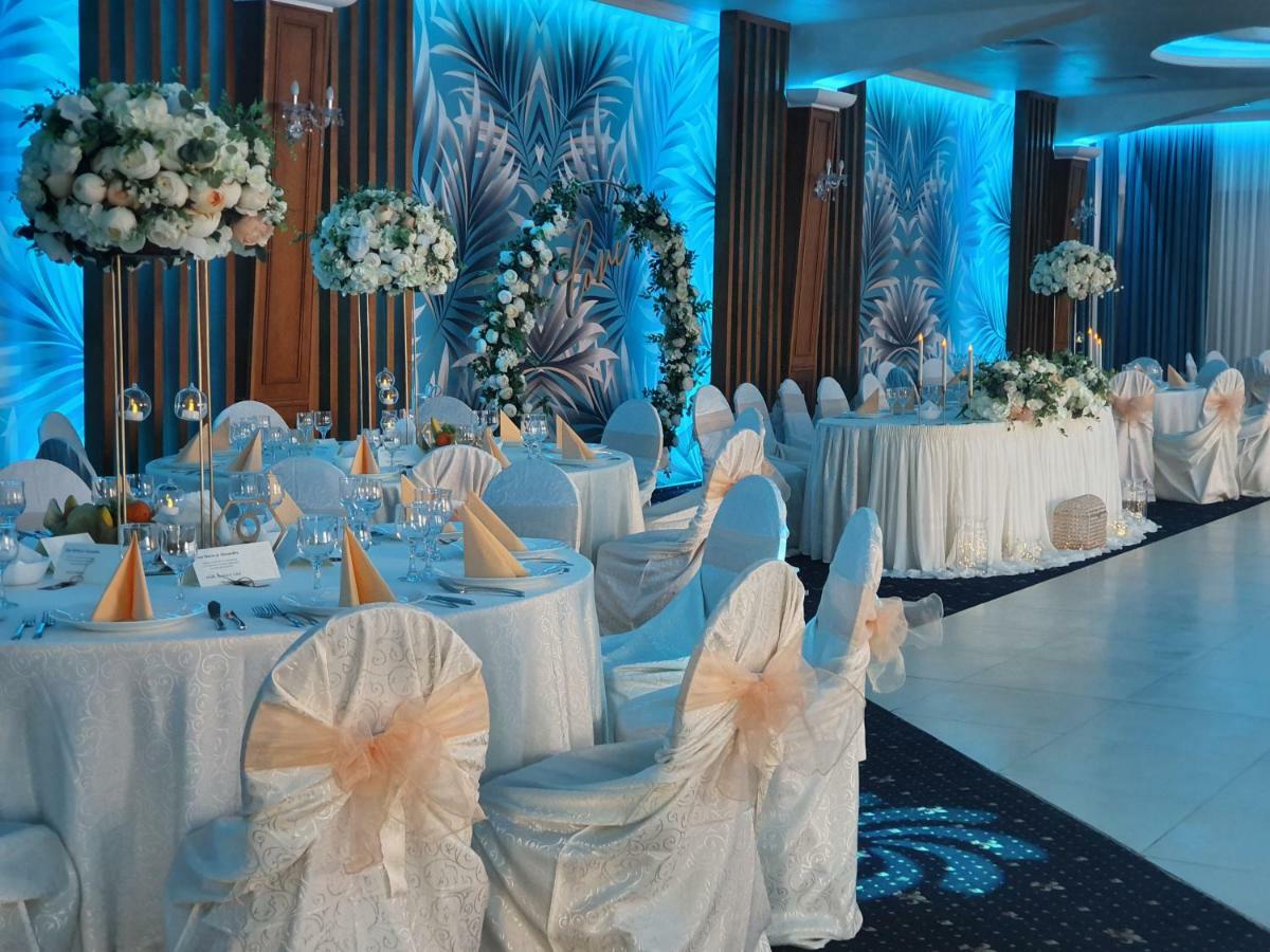 Hotel Plaisir Ploieşti Esterno foto