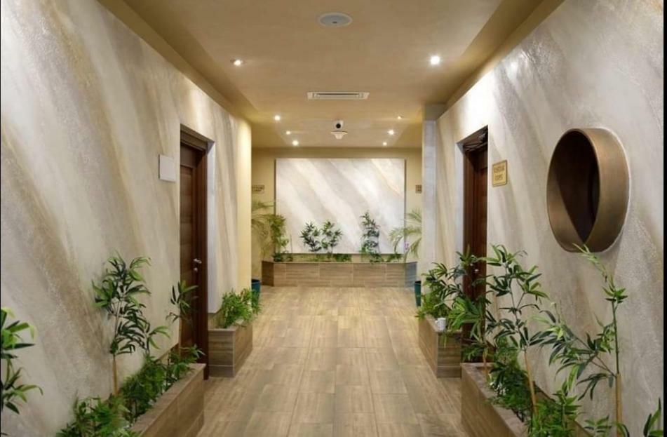Hotel Plaisir Ploieşti Esterno foto