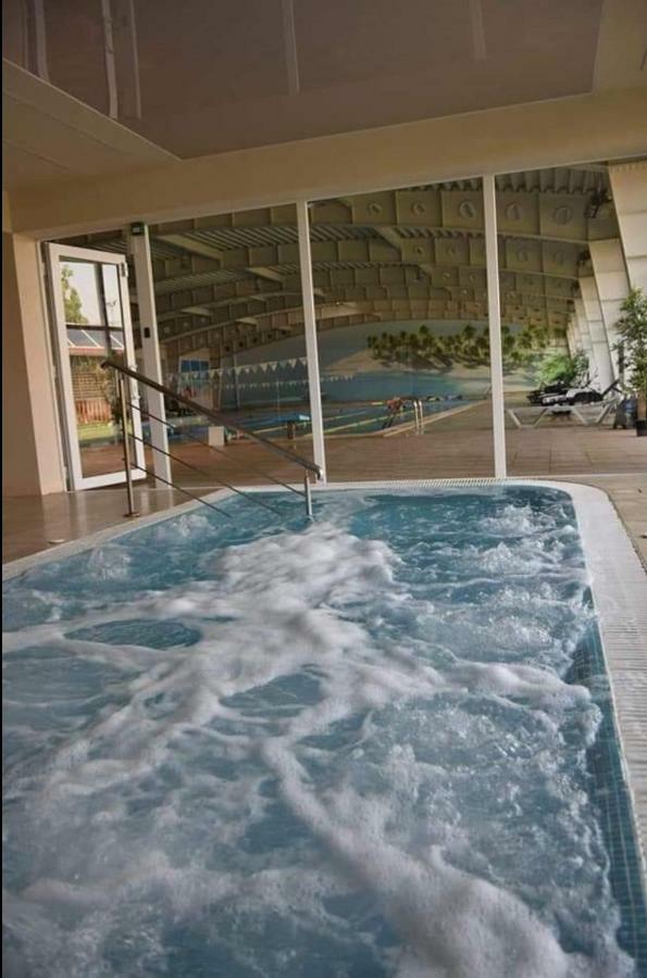 Hotel Plaisir Ploieşti Esterno foto